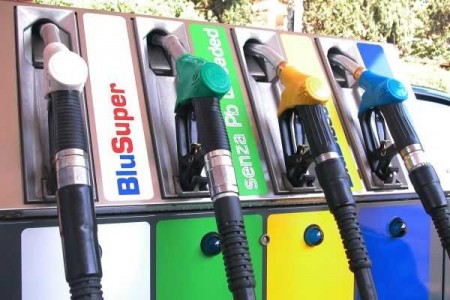 benzina-pompa-prezzi-aumento