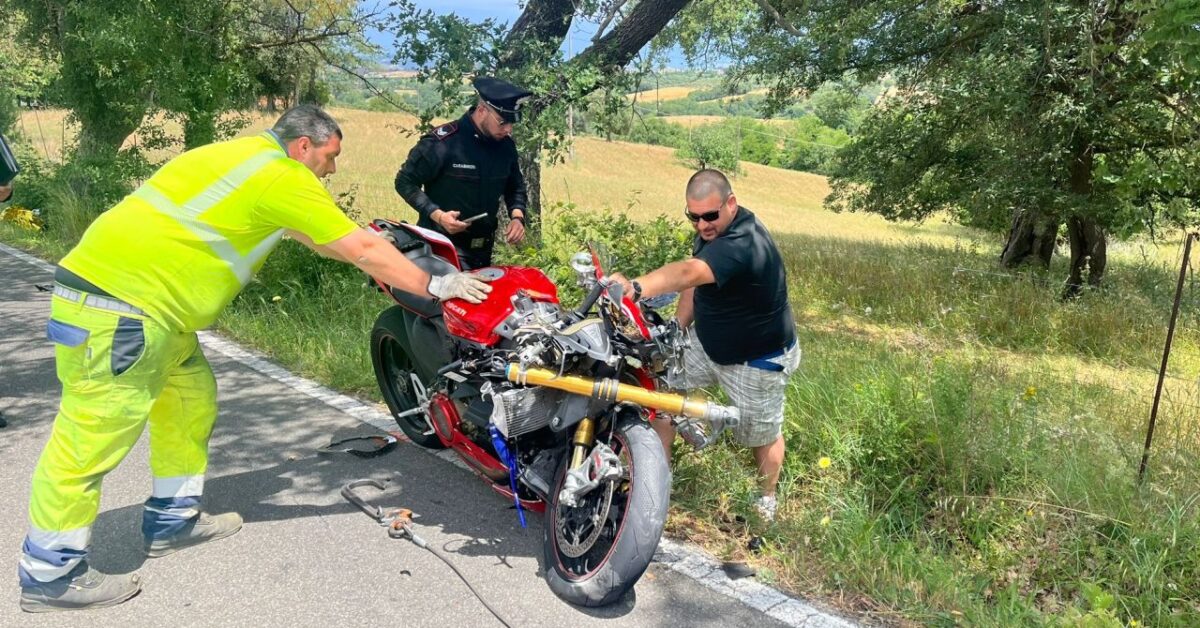 Giovani Vite Spezzate In Tragico Schianto: Incidente Mortale Tra Due ...